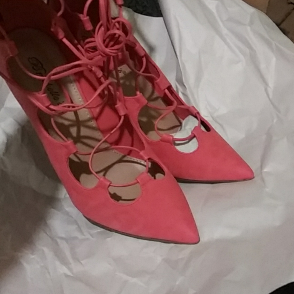 Shoes - Picture 5 of 6